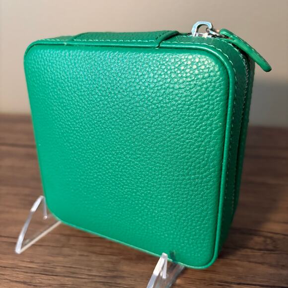 Mark & Graham Small Jewelry Travel Case in Kelly Green - Picture 2 of 5